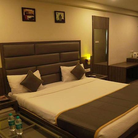 סמבאלפור Hotel Royal Retreat מראה חיצוני תמונה