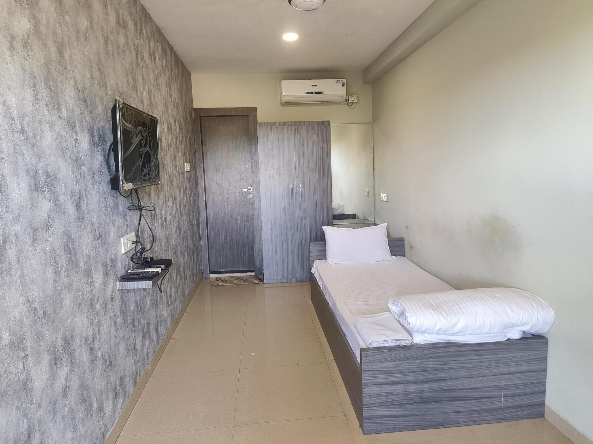 סמבאלפור Hotel Royal Retreat מראה חיצוני תמונה