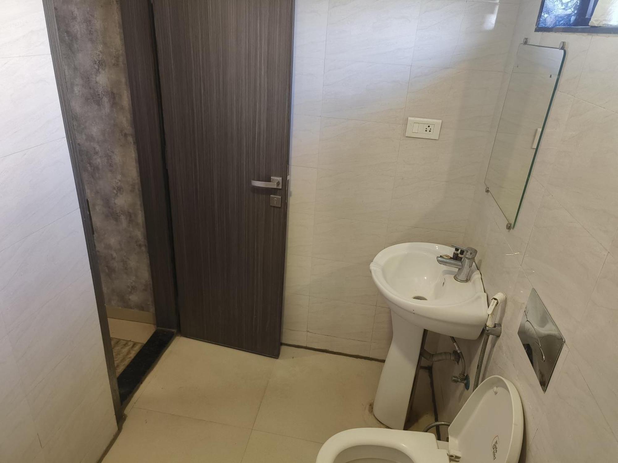 סמבאלפור Hotel Royal Retreat מראה חיצוני תמונה