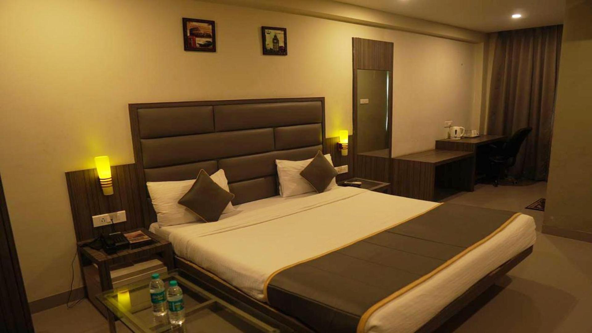 סמבאלפור Hotel Royal Retreat מראה חיצוני תמונה