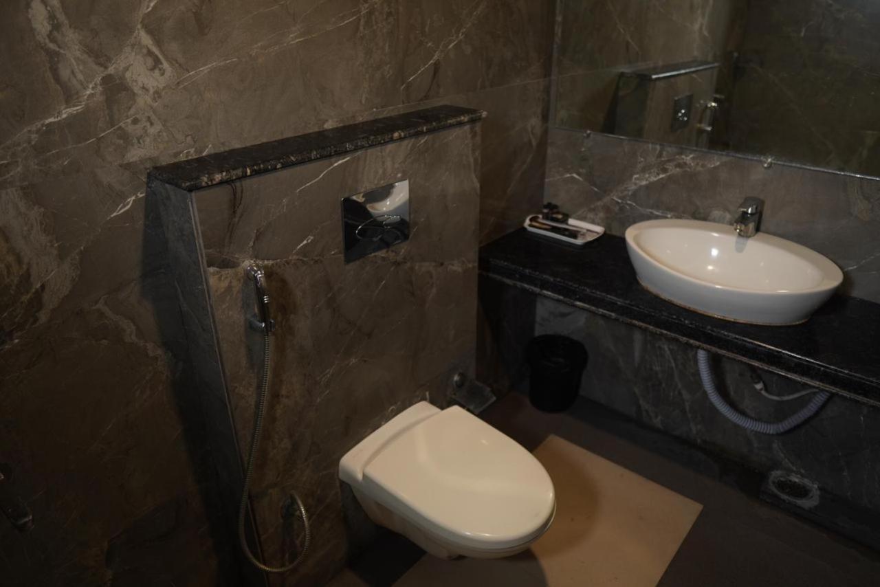 סמבאלפור Hotel Royal Retreat מראה חיצוני תמונה